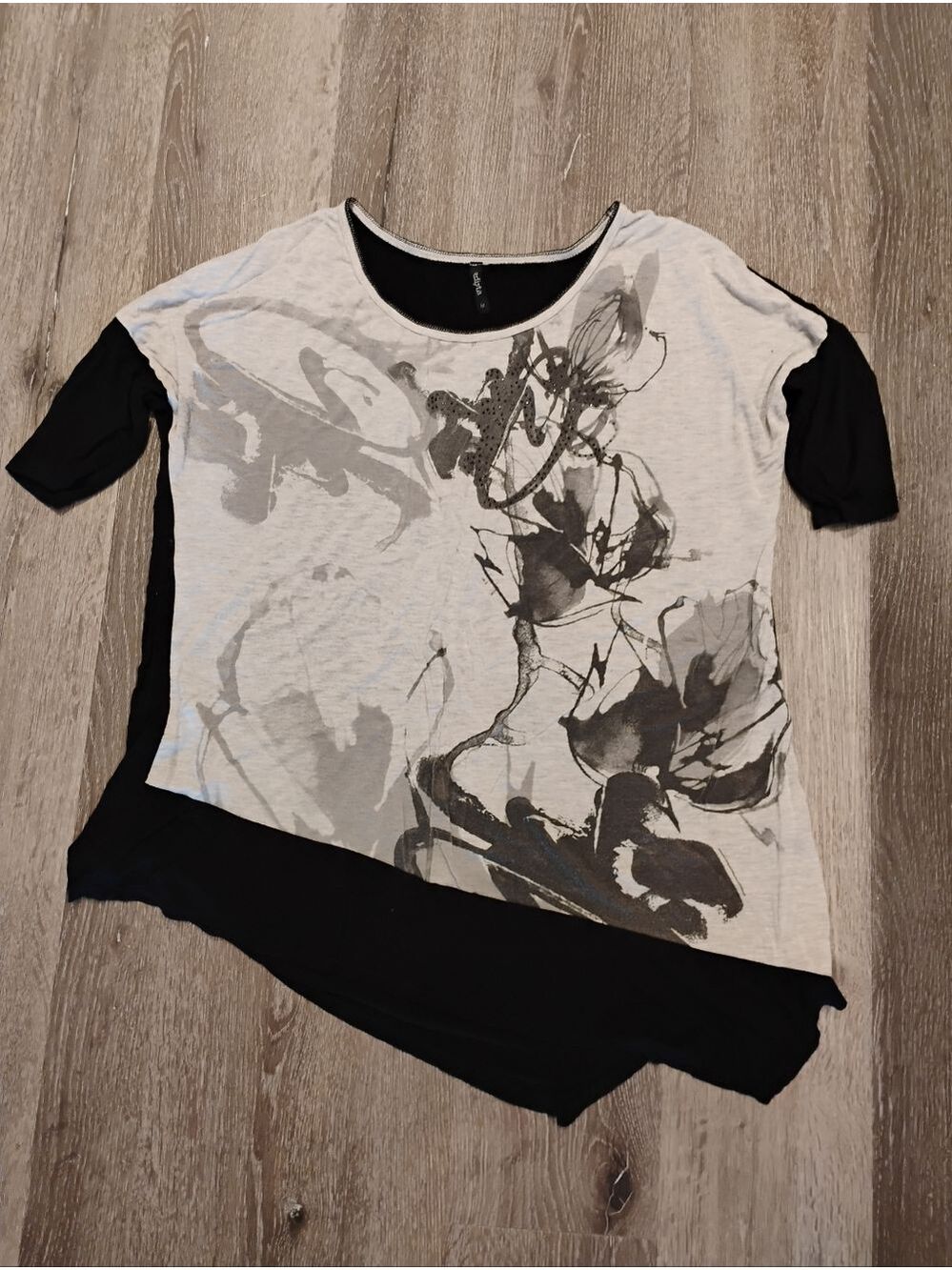 EDISTA unique, asymmetrical Size Medium tunic monochrome landscape painting